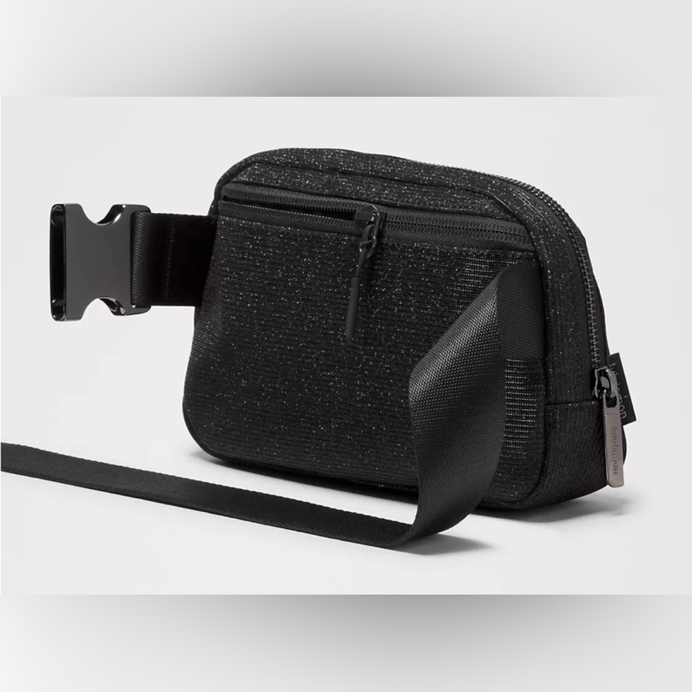 Lululemon Everywhere Belt Bag - Picture 4 of 14